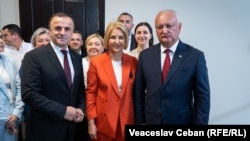 Васілє Тарлєв (л), Ірина Влах (ц) та Ігор Додон (п) у ЦВК, 29 липня 2025 року