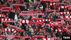 Маскоўскія футбольныя заўзятары.