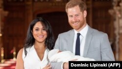 Британський принц Гаррі і американська акторка Меган Маркл одружилися у травні 2018 року. Через рік у них народився хлопчик