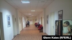 Прагадағы Коуммунистік партия кеңсесі дәлізіндегі суреттер.  