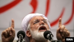 مهدی کروبی، از رهبران مخالفان دولت