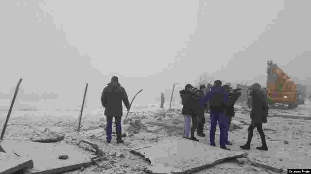 Учактан түшкөн жүктөрдүн арасынан гаджеттер үчүн пайдалана турган кыргыз тилиндеги нускамалар, электрондук жабдууларды колдонуу боюнча кыргызча документтер табылган.&nbsp; Бирок &quot;учактагы жүктүн ээси ким?&quot; деген суроого ушул күнгө чейин так жооп табыла элек. &nbsp;