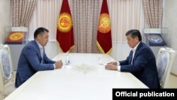 Садыр Жапаров и Сооронбай Жээнбеков. Фото от 13 октября 2020 года.