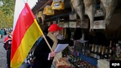 Пока газета «Человек» выходит благодаря техническим ресурсам уже бывшей неправительственной организации «Ассоциация женщин Южной Осетии за демократию и права человека»