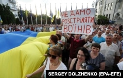 Під час акції біля Адміністрації президента України проти «капітуляції та реваншу проросійських сил в Україні». Київ, 10 червня 2019 року