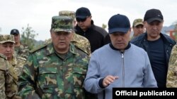 Президент Садыр Жапаров жана УКМКнын төрагасы Камчыбек Ташиев. Баткен. 6-май, 2021-жыл.