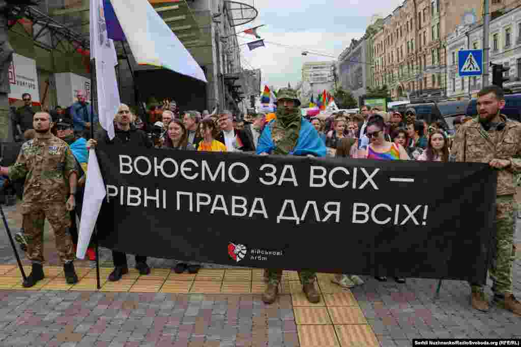 Українські військові та ветерани на Марші рівності у Києві