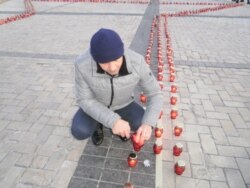 Володимир Балух не зміг підняти голову для фото – в його очах були сльози