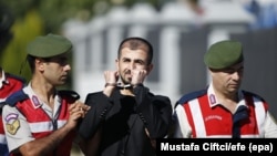 Кутум аракетине шектелип кармалган аскер. Түркия. Октябрь, 2017-жыл.