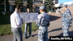 Пикет азагында ОМОНчылар да күренде