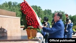 Tajik President Emomali Rahmon with Mirziyoev in Tashkent.