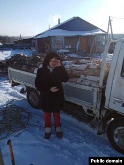 Краевые власти раз в год привозят родным военных Ульчского района дрова и продукты