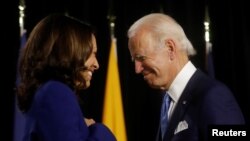 Раніше Байден повідомив, що віцепрезиденткою, яка змагатиметься разом із ним, стане Камала Гарріс, сенаторка-демократка від штату Каліфорнія афроамерикансько-південноазійського походження