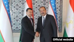 Премьер-министры Таджикистана и Узбекистана - Кохир Расулзода (слева) и Абдулла Арипов. Архивное фото