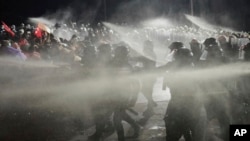 Թուրքիա - Ոստիկանները ջրի շիթերով ցրում են բողոքի ցույցը Ստամբուլում, 23-ը մարտի, 2025թ․ 