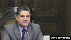 Премьер-министр Армении Тигран Саргсян на заседании правительства (архивная фотография)