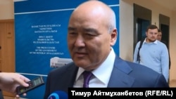 Қазақстан вице-премьері Өмірзақ Шөкеев журналистер сауалына жауап беріп тұр. Астана, 23 қаңтар 2018 жыл.  