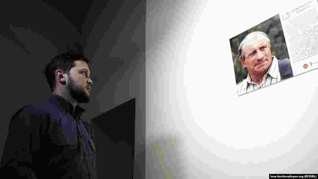 Общественный активист Геннадий Афанасьев на открытии фотовыставки крымского журналиста Николая Семены в Киеве, 15 декабря 2016 года