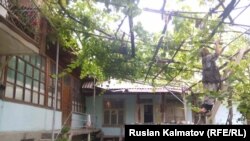 Кыргызстан. Джалал-Абад. Дом правозащитника Азимжана Аскарова.       