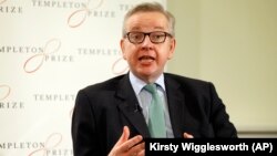 وزیر محیط زیست بریتانیا سرزنش بوریس جانسون به دلیل اظهاراتش در مورد نازنین زاغری را اشتباهی بزرگ توصیف کرده است.