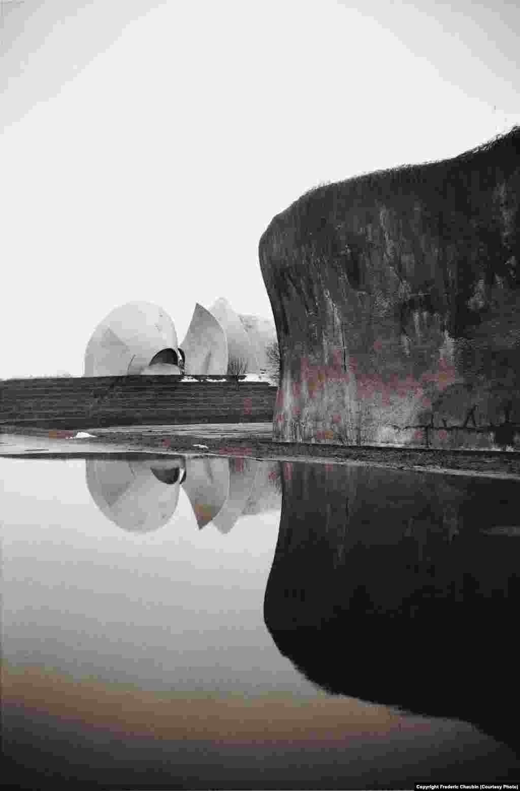 کوره مرده سوزی در کیف (اوکراین) که به صورت شعله ساخته شده است- 1985