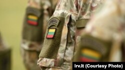 Нацыянальная сымболіка на форме літоўскіх мытнікаў. Ілюстрацыйнае фота прэсавай службы ўраду Літвы