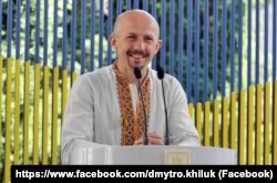 Дзьмітро Хілюк у момант працы журналістам да вайны