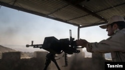 گفته می شود در درگیری چهارشنبه سه مرزبان ایرانی نیز زخمی شده اند.