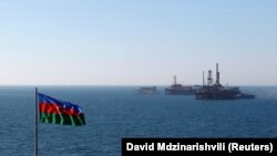 آذربایجان با کمک ده‌ها شرکت خارجی منابع نفت‌وگاز خود را در دریای خزر توسعه داده است.