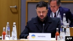 «Закликаю вас підтримати все, що допомагає Україні отримати такі можливості – адже це справді має значення для Росії. І така зброя є не лише у США – вона є й у деяких європейських країн, зокрема «Томагавки».