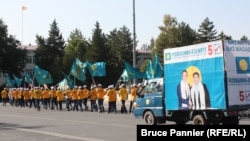 A rally for the Respublika Ata-Jurt party attracted reasonably large crowds in the southern Kyrgyz city of Jalal-Abad.