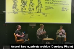 Андрэй Саром і Аляксей Бачынскі з адвакатам Дзяніцай Любенавай на акцыі баўгарскай LGBTIQ+ арганізацыі „Действие“ пры ўдзеле ўправы Высокага камісара ААН у справах уцекачоў, Сафія, Баўгарыя, 11 сьнежня 2024 году