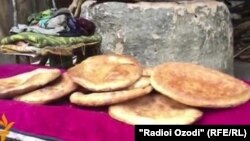 Традиционные национальные таджикские лепешки.