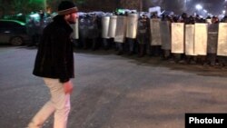 Житель села Сарнахпюр Мнацакан Алексанян во время акции протеста в Гюмри, 15 января 2015 г.