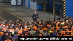 Аляксандар Лукашэнка падчас сустрэчы з працоўным калектывам ААТ "Магілёўліфтмаш", 22 ліпеня 2016 году