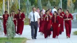 Türkmenistanda talyplardan maşgala girdejileri soralýar