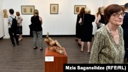 ​​Нино Церетели была ученицей Якоба Николадзе, однако нельзя сказать, что ее стиль сформировался как некая вариация на его творчество