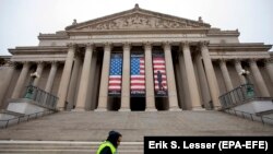 Закрытое здание Национального архива в Вашингтоне. 31 декабря 2018 года.