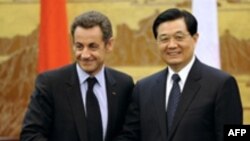 به موجب اين قرارداد، فرانسه تا سال ۲۰۱۵ ميلادی دو نيرگاه اتمی آب سنگين را در اختيار چين قرار خواهد داد.