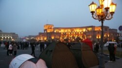 Ցուցարարները վրաններ են տեղադրել Հանրապետության հրապարակում՝ այնտեղ գիշերելու համար