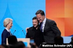 Очільниця Єврокомісії Урсула фон дер Ляєн, генеральний секретар НАТО Марк Рютте і президент України Володимир Зеленський. Саміт НАТО в Гаазі. 25 червня 2025 року