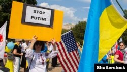 Протест у Вашингтоні біля будівлі Білого дому проти агресії Росії щодо України, 18 вересня 2014 року