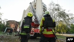 Рятувальники на місці російського удару безпілотниками, Харків, 7 липня 2025 року