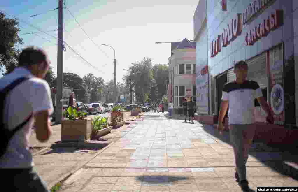 Часть горожан была вынуждена передвигаться по городу пешком.