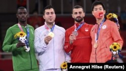 Карате боюнча Токио Олимпиадасынын (кумите, +75 кг.) байге ээлери ирандык Саджад Ганжадзе (алтын),  Сауд Арабиялык Тарег Хамеди (күмүш), жапониялык Рутаро Агара жана түркиялык Угур Актас (коло). 7-август, 2021-ж. 
