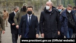 Ուկրաինայի նախագահ Վլադիմիր Զելենսկին և Եվրոպական խորհրդի նախագահ Շառլ Միշելը Լուգանսկի շրջանում, 2-ը մարտի, 2021թ.