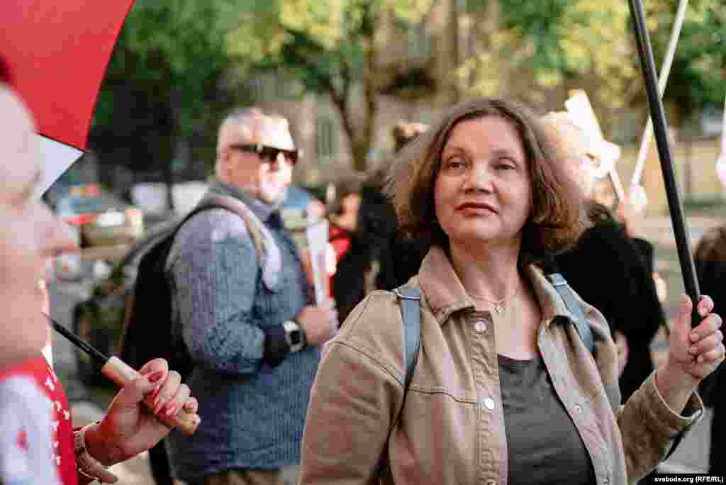 Паліна Шарэнда-Панасюк, якая сама нядаўна выйшла з турмы і вымушана выехала з краіны