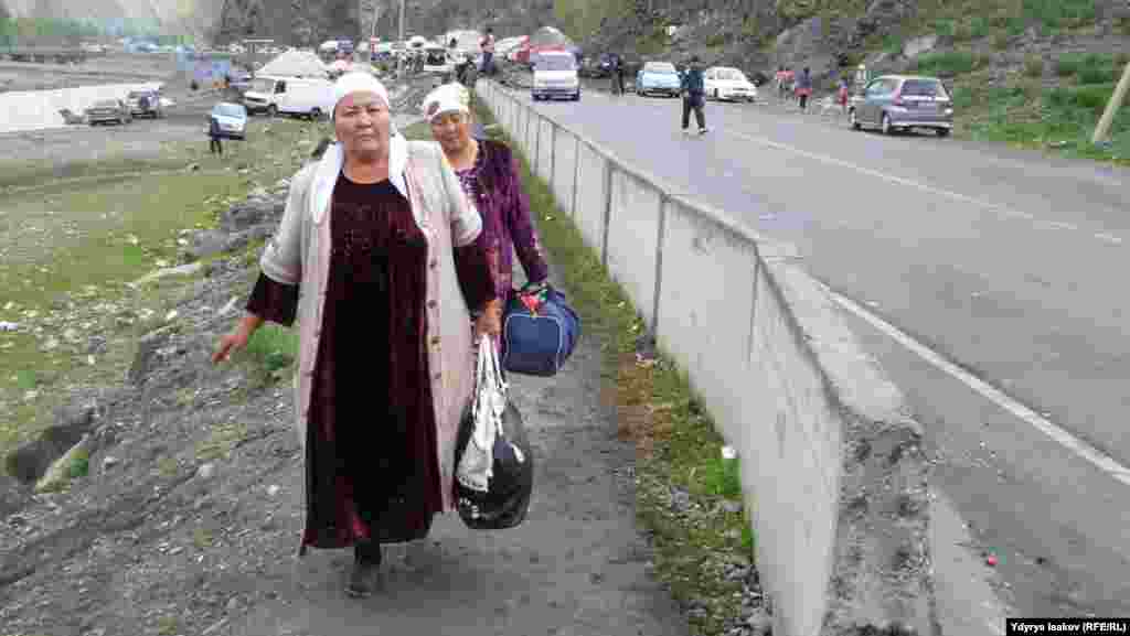 26-майда Бишкектеги Октябрь райондук соту Келдибековдун камактагы мөөнөтүн 27-июнга чейин узарткан чечим чыгарган. Келдибековдун тарапташтары муну саясий куугунтук катары баалап жатат. Бирок баш прокурор Аида Салянова бул дооматты четке кагууда. Ал үстүбүздөгү жылдын апрель айында Жогорку Кеңеште сүйлөп жатып Келдибеков ар кандай шылтоо менен иштин сотко өтүшүн создуктуруп, тергөөнүн жыйынтыгына кол коюудан качып жатканын айткан болчу.