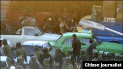 یکی از تصاویر ارسالی توسط شهروندان روزنامه‌نگار در مورد حضور سنگین نیروهای امنیتی در روز ۲۵ بهمن ماه در تهران