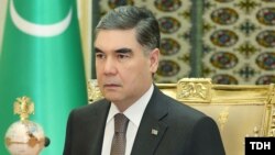 Gurbanguly Berdimuhamedow Döwlet howpsuzlyk geňeşiniň mejlisini geçirýär. 7-nji awgust, 2019. Döwlet telewideniýesinden alnan surat.